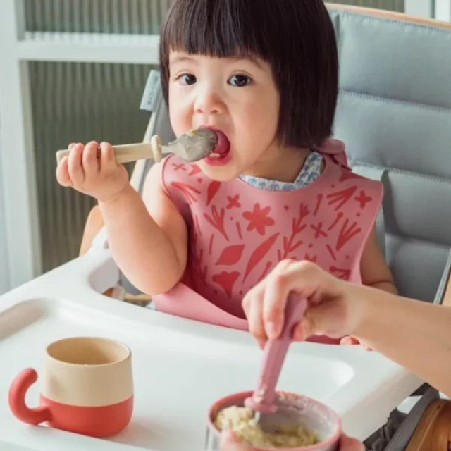 Meroware GINA 小捕手 矽膠立體圍兜