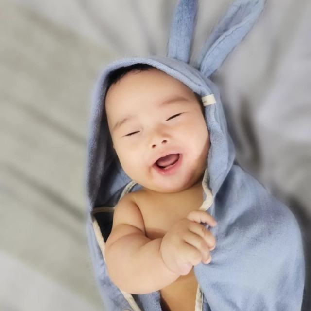 nizio BOBO 兔仔⽃篷浴⼱安撫⼱禮盒組