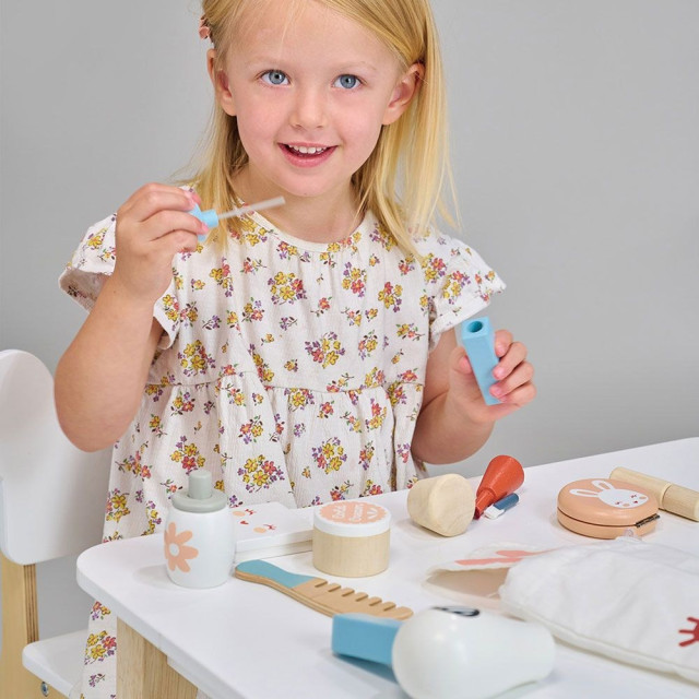 Mentari 跳跳小兔彩妝組