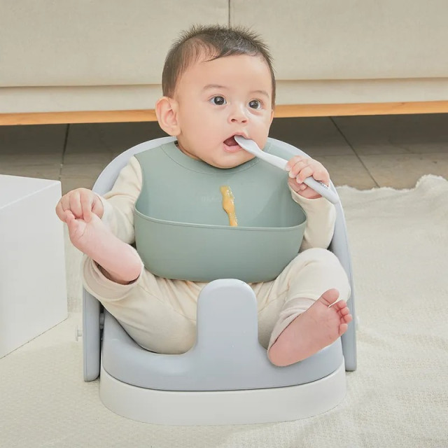 MOYUUM 韓國 白金矽膠寬口立體圍兜