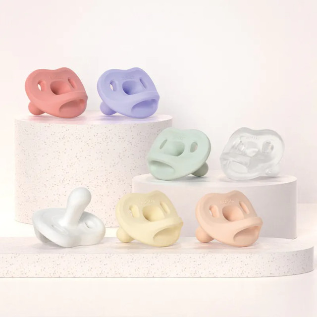 MOYUUM 韓國 全矽膠微笑奶嘴收納盒組