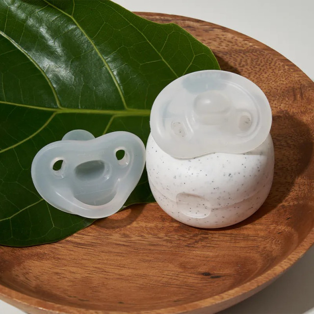 MOYUUM 韓國 全矽膠微笑奶嘴收納盒組