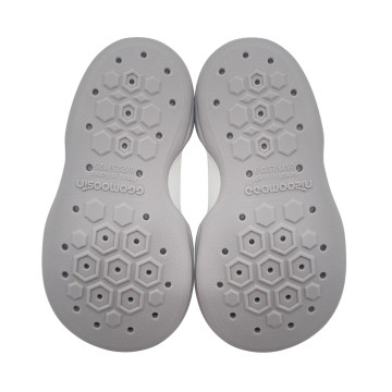 Ggomoosin 學步襪鞋 - 害羞白熊