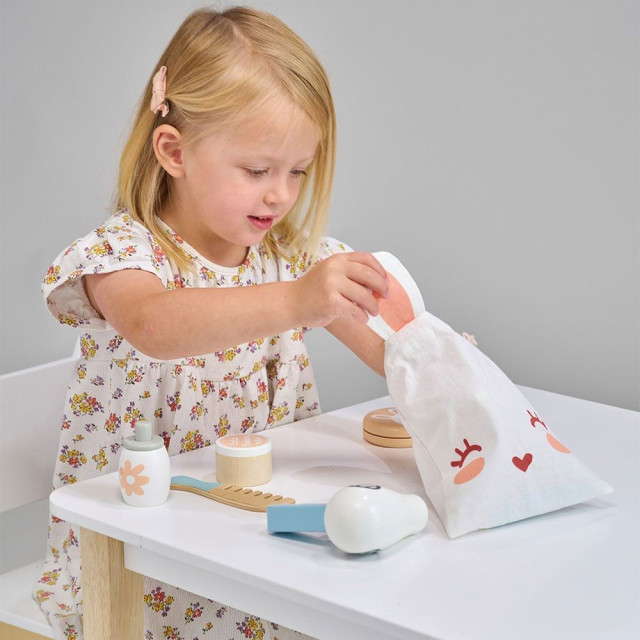 Mentari 跳跳小兔彩妝組