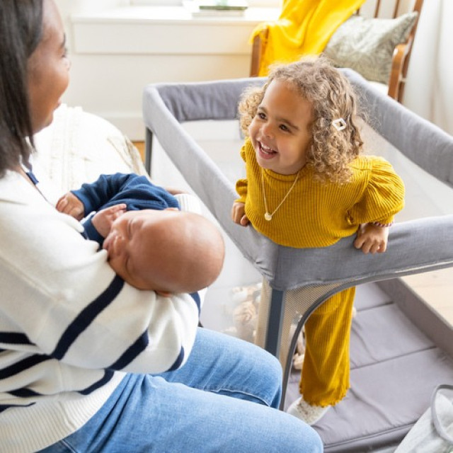 Joie Amigo™ go多功能嬰兒床