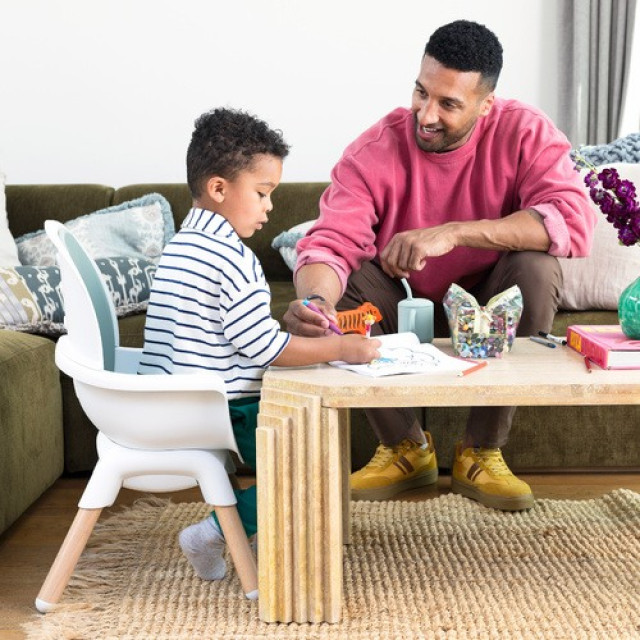 Joie chestnut™多功能木頭餐椅