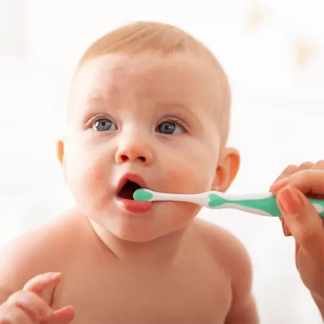 Brush Baby 新生寶寶固齒潔牙組