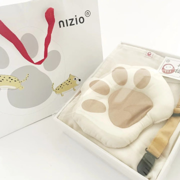 nizio 招福掌隨⾝枕包⼱禮盒組